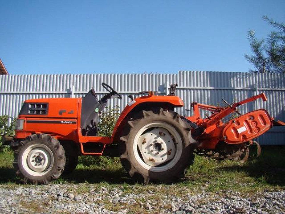  Трактор Kubota GT-3  2006 года