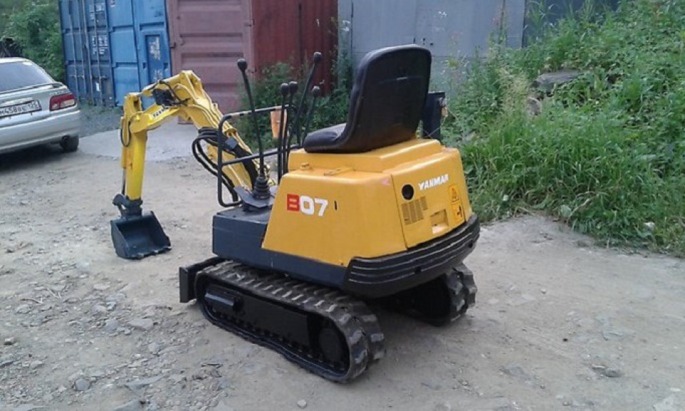  Экскаватор  YANMAR B-07  2006 года