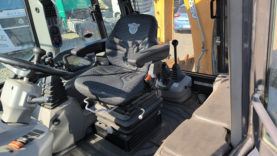  Экскаватор-погрузчик Case 570SV  2024 года