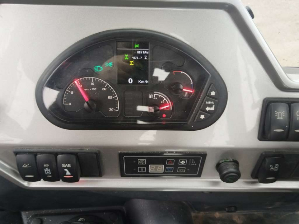  Экскаватор-погрузчик MST M544  2023 года