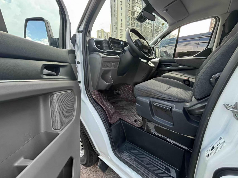 Ford Transit  2023 года