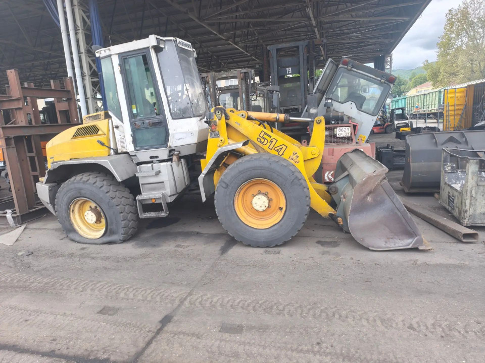  Погрузчик фронтальный Liebherr L514  2003 года