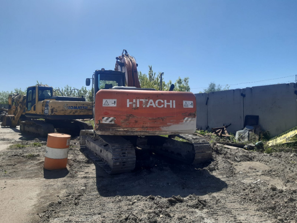  Экскаватор Hitachi ZX200LC-3  2010 года